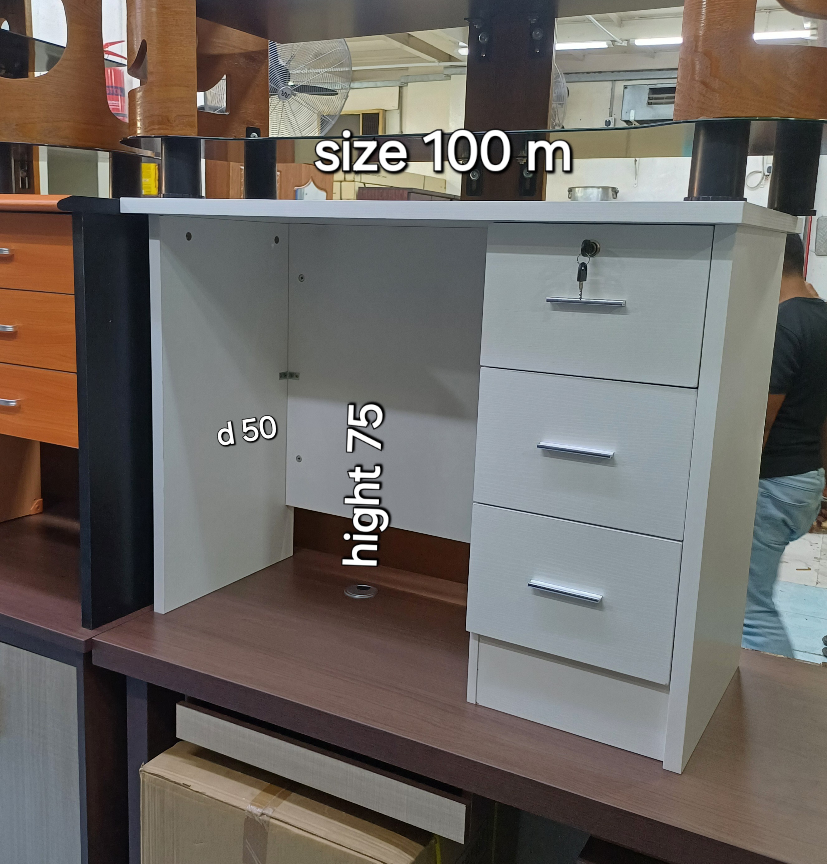 نحن نبيع جميع أنواع الأثاث الجديد 8