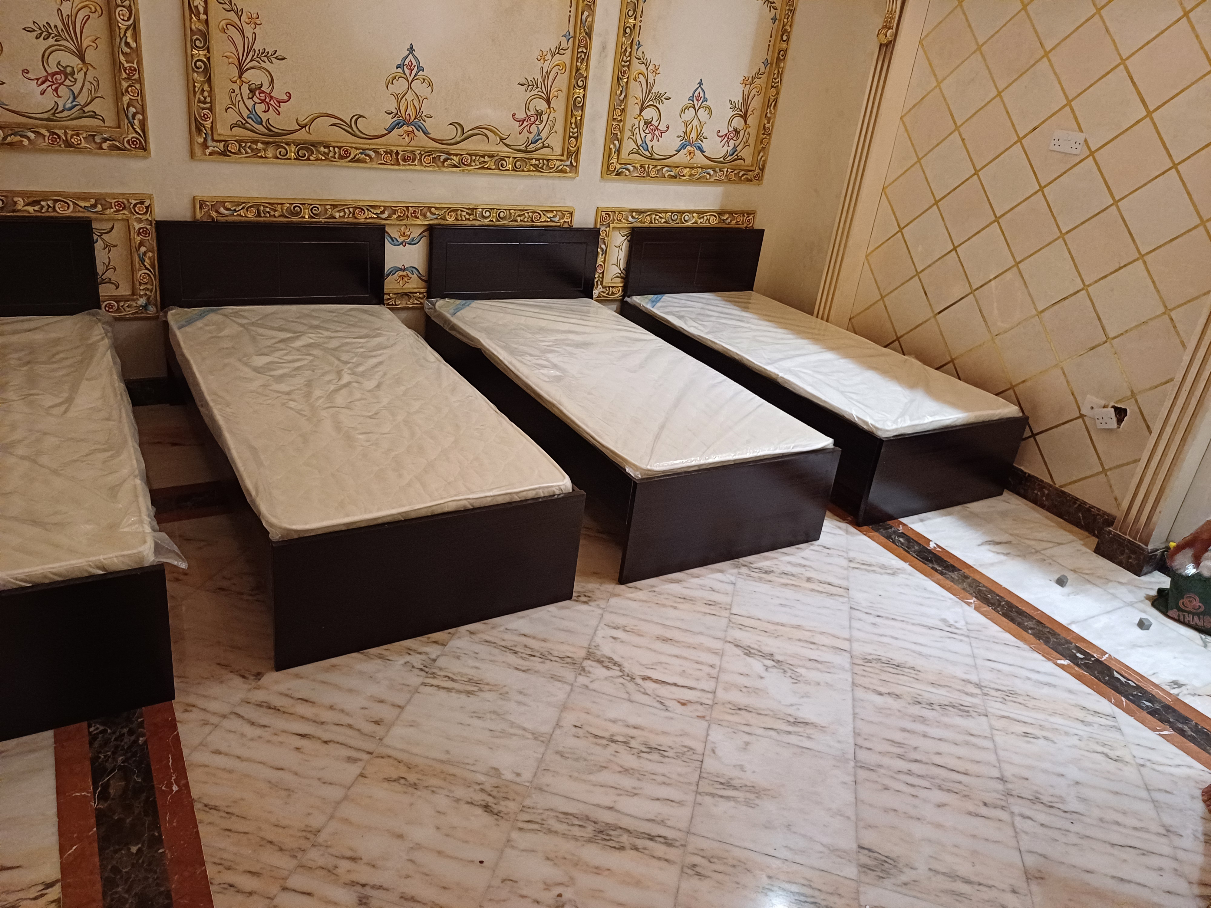 نحن نبيع جميع أنواع الأثاث الجديد 66