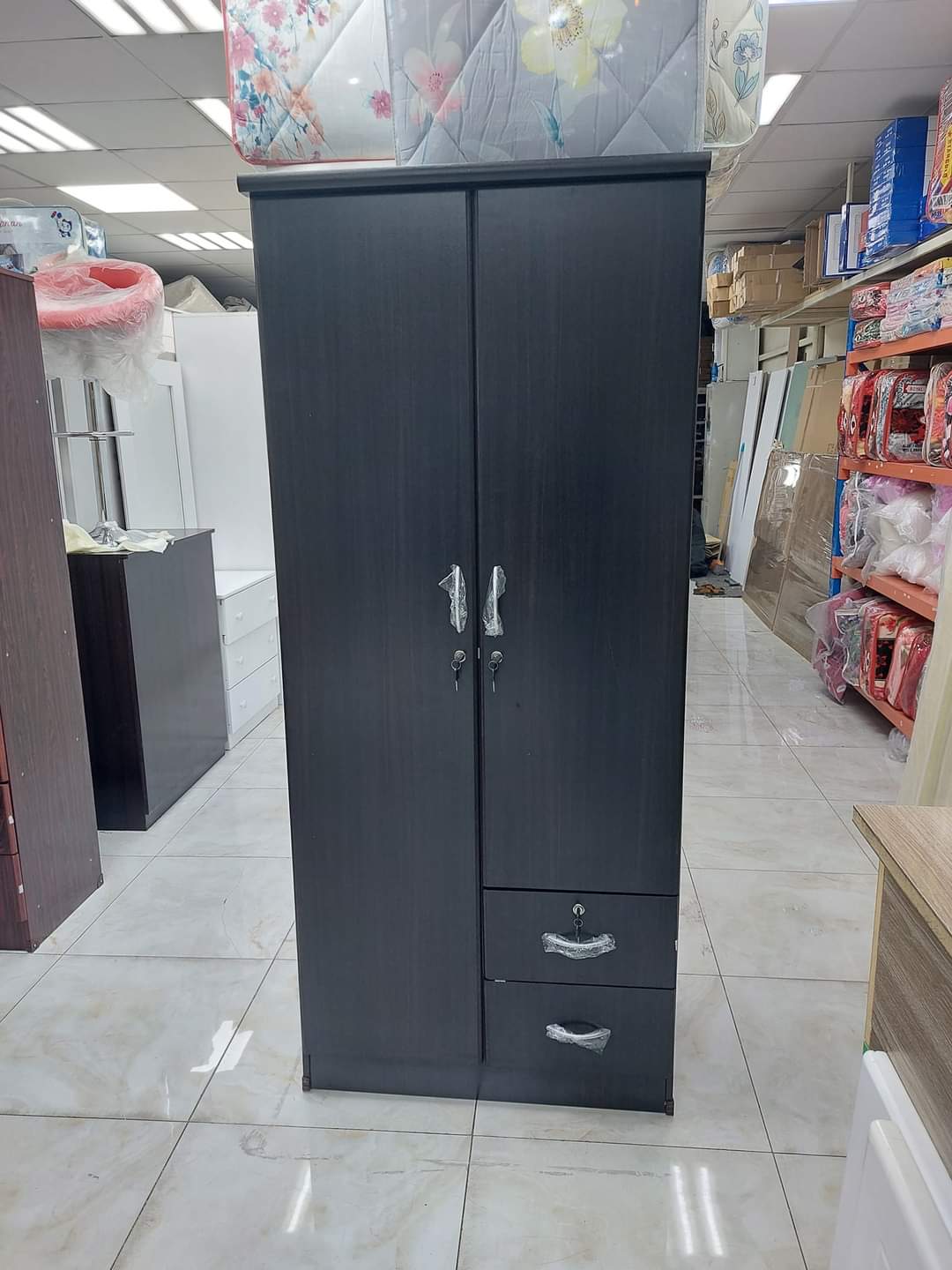 نحن نبيع جميع أنواع الأثاث الجديد 68
