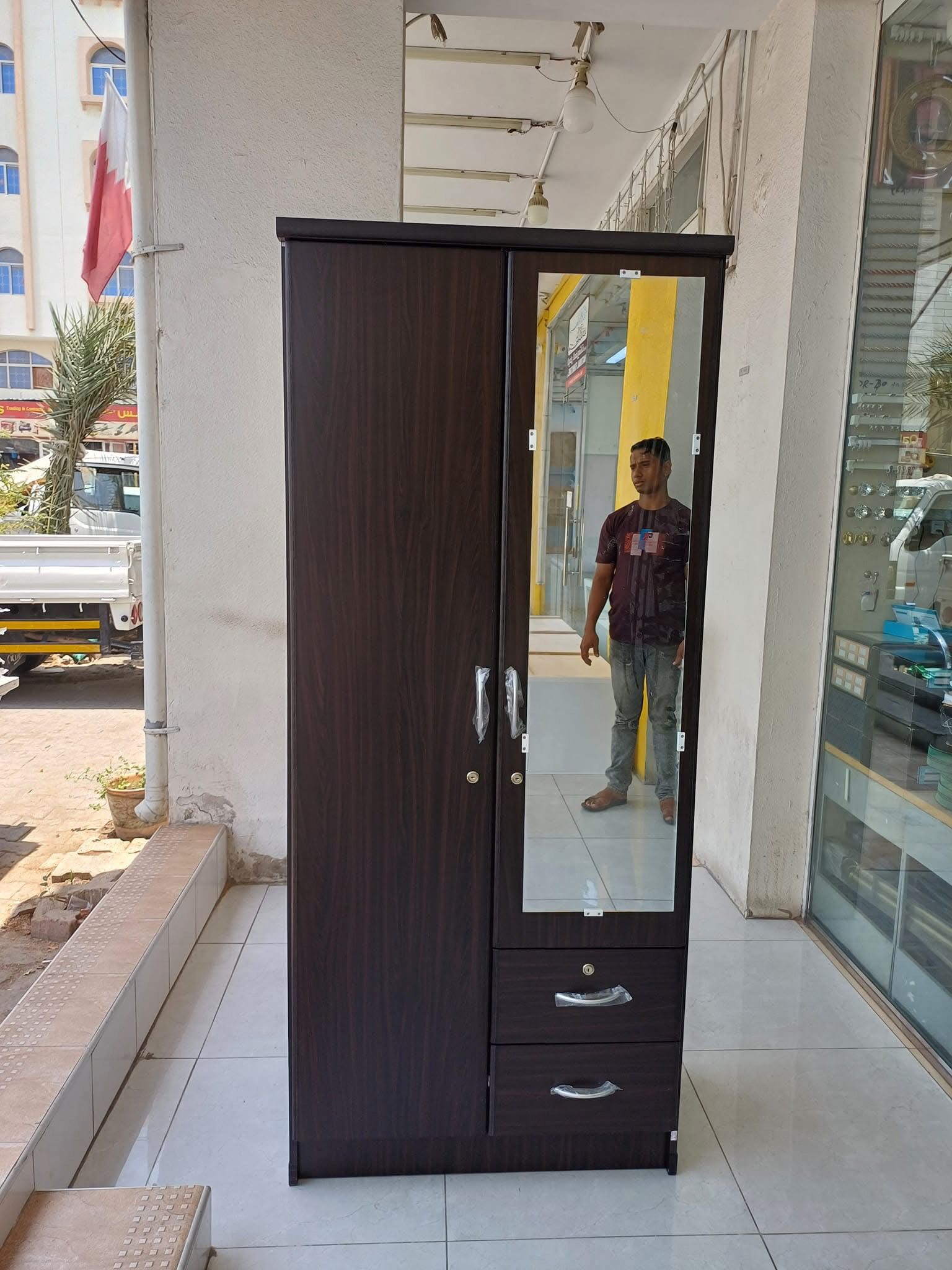 نحن نبيع جميع أنواع الأثاث الجديد 104