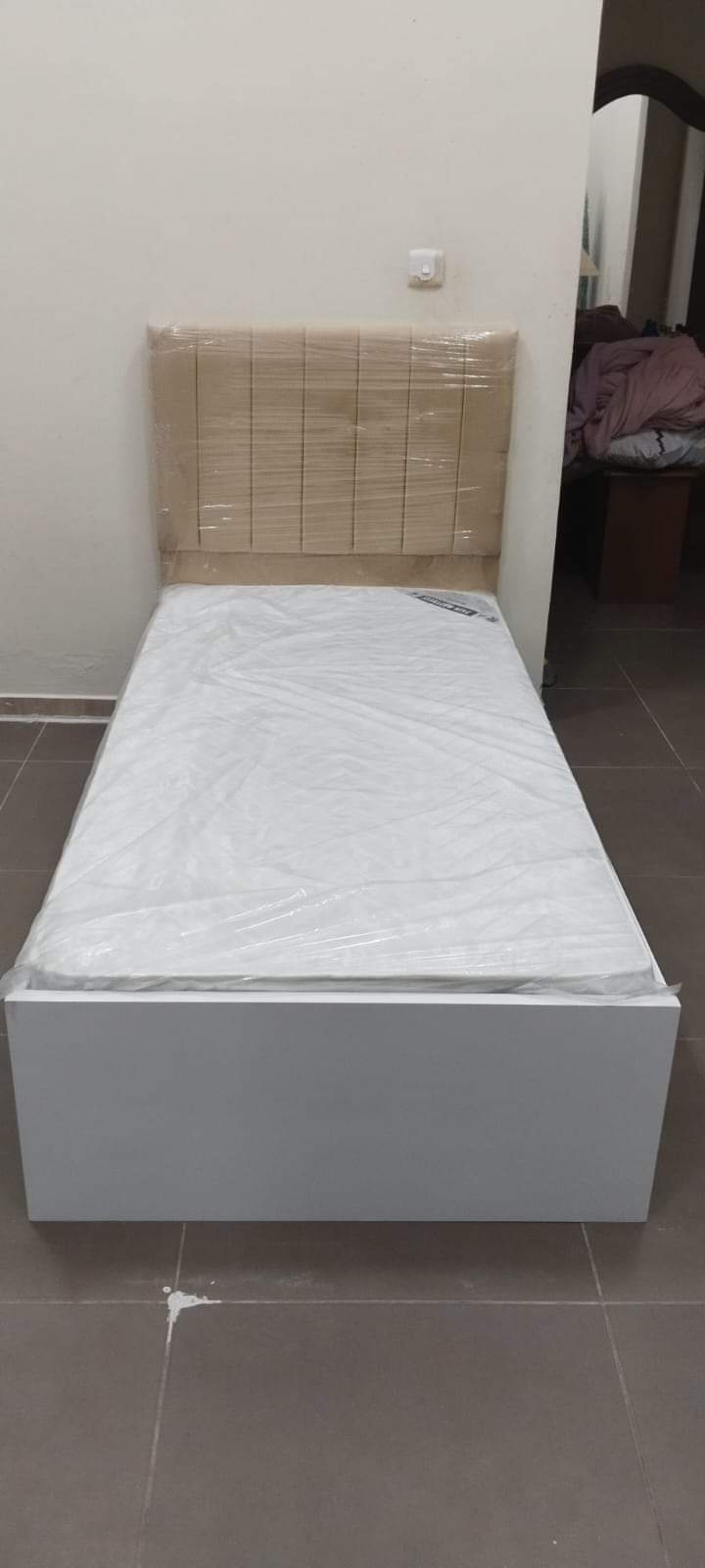 نحن نبيع جميع أنواع الأثاث الجديد 130
