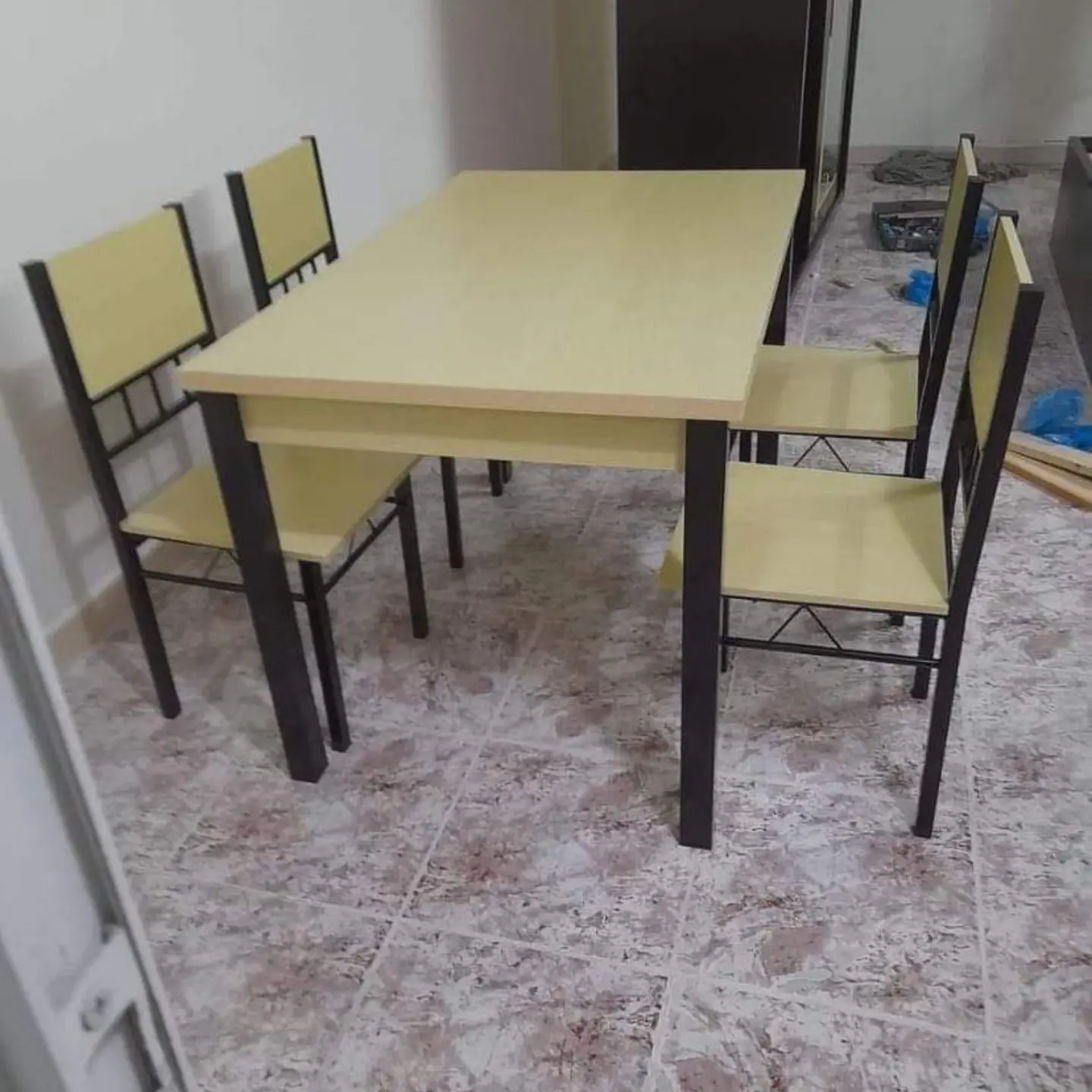 نحن نبيع جميع أنواع الأثاث الجديد 39