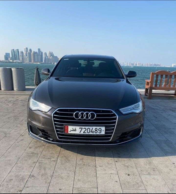 سيارة أودي 2016 سوداء خالية من الحوادث مع مقاعد جلدية - السيارات - في قطر