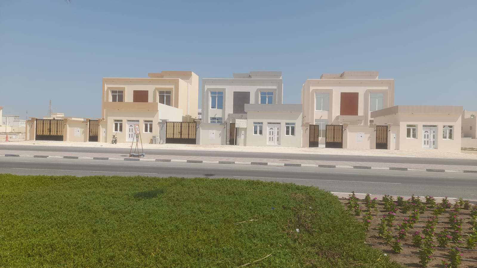 3 فلل للبيع بتشطيب مودرن في الرويس - 534م² و533م² - العقارات - في قطر