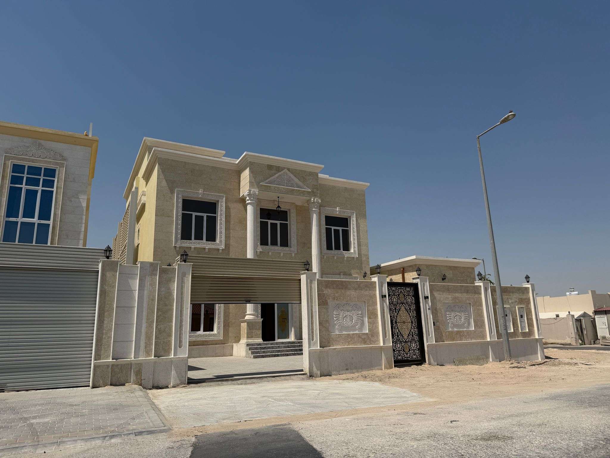فيلا جديدة للبيع في معيذر الجنوبي - 8 غرف ومصعد - العقارات - في قطر