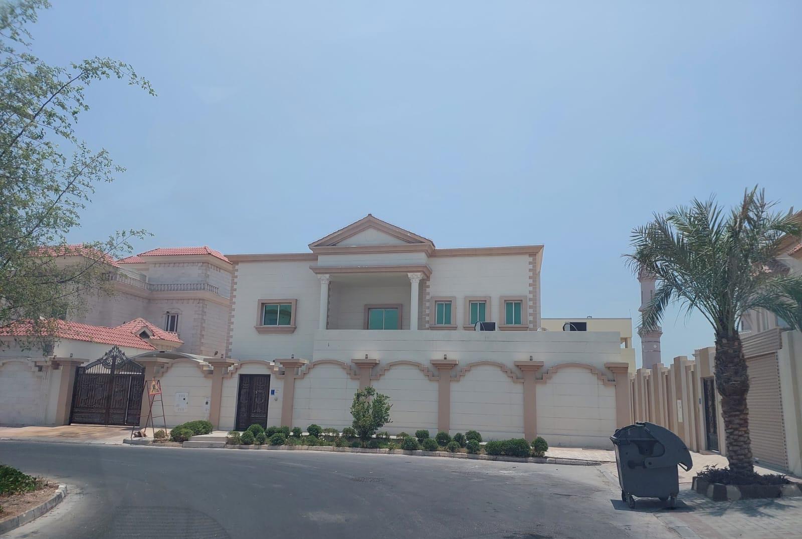 فيلا سكنية للبيع في الدفنة - 876م² مع 6 غرف نوم - الدوحة - في قطر