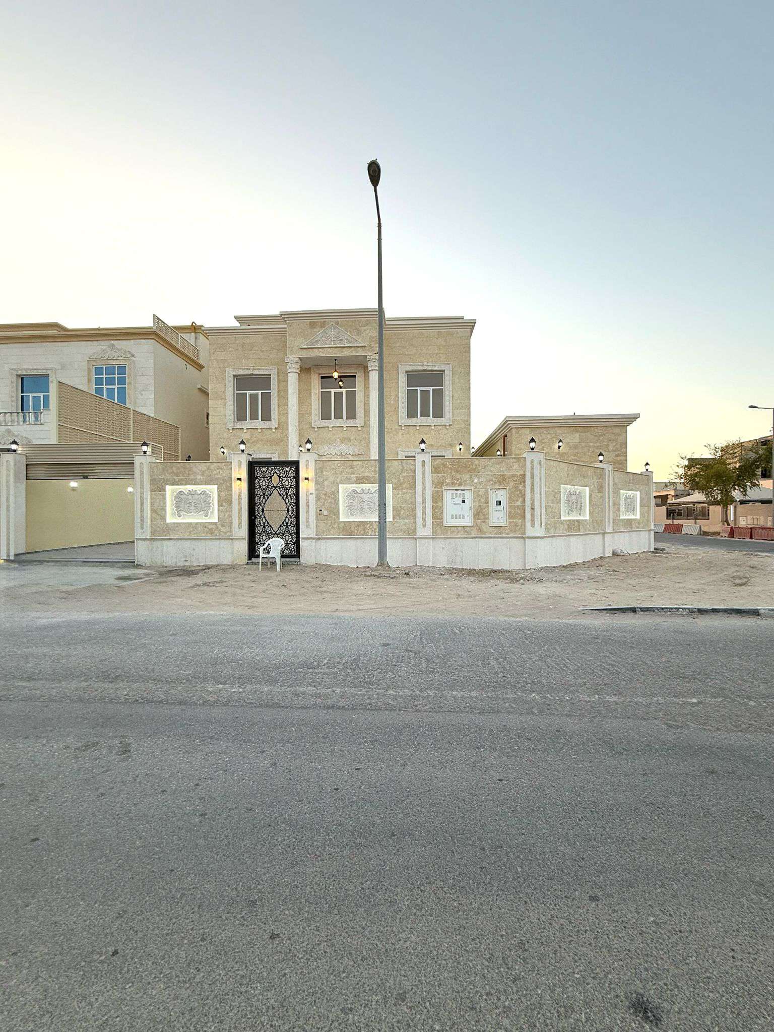 فيلا فاخرة 4 غرف ماستر للبيع في معيذر الجنوبي - 683 م² - الريان - في قطر