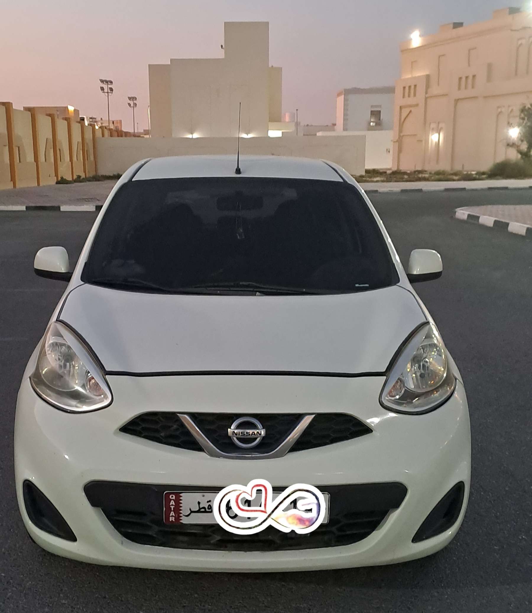 نيسان ميكرا بيضاء مستعملة كالجديدة 2025 - 101 ألف كم - السيارات - في قطر