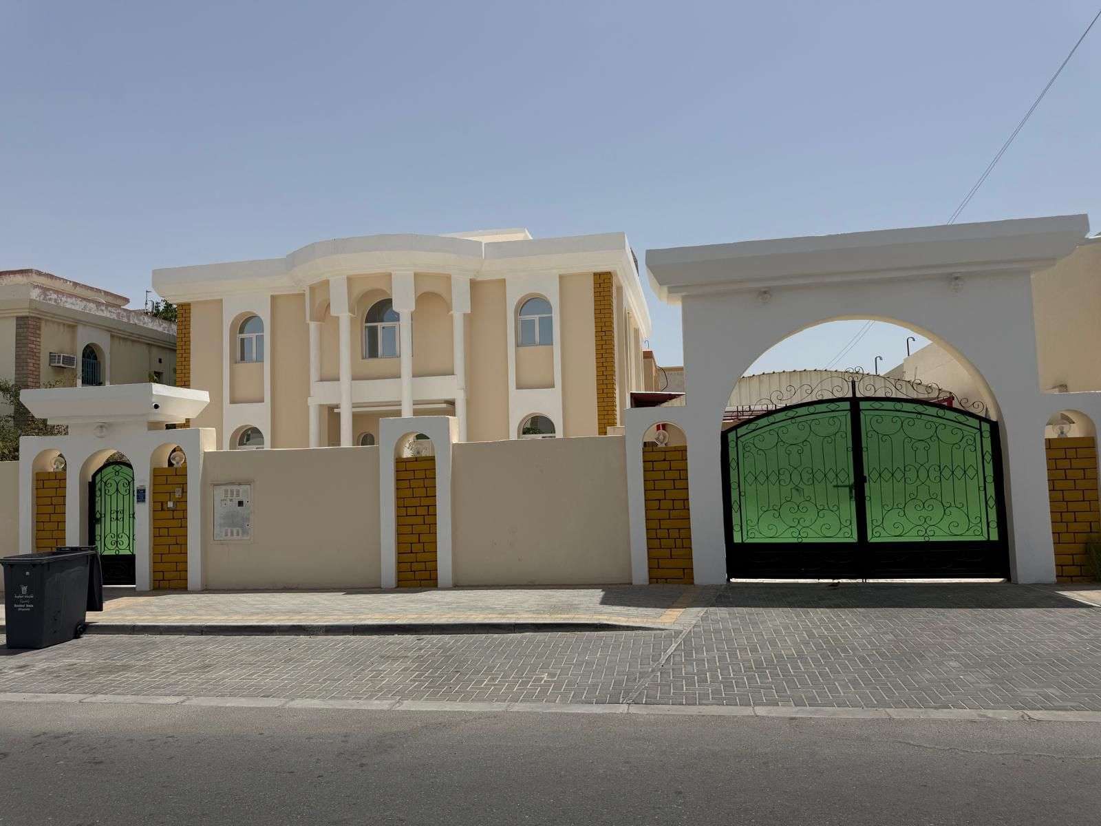 فيلا للإيجار فى الخريطيات - العقارات - في قطر
