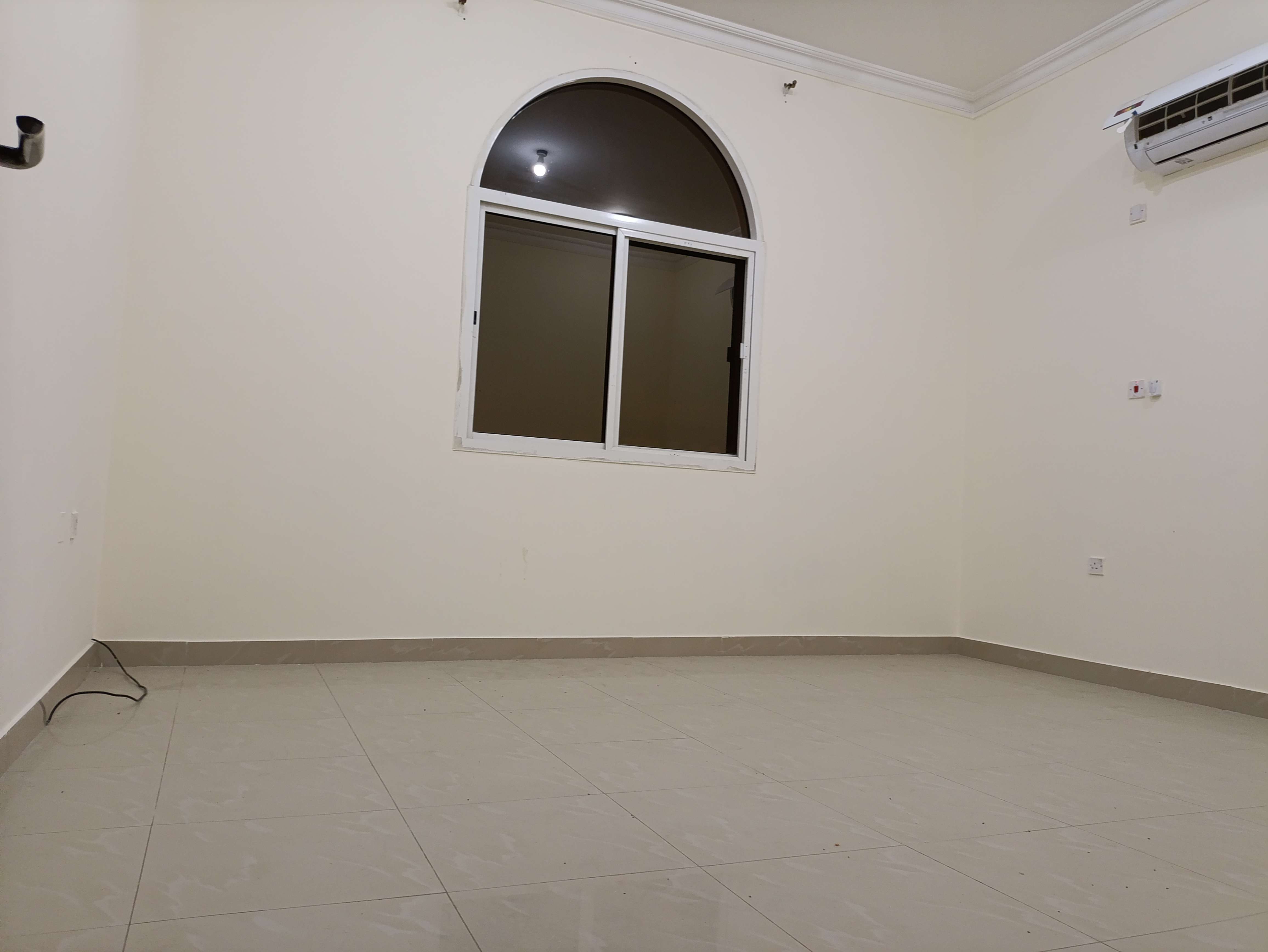 شقة سكنية 3 غرف في أم صلال محمد مع حوش داخلي - العقارات - في قطر
